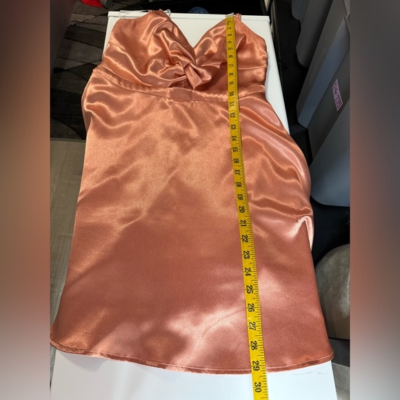 Lulus Dream of Dancing Coral Satin Twist-Front Skater Dress Women’s Sz M - Picture 10 of 14